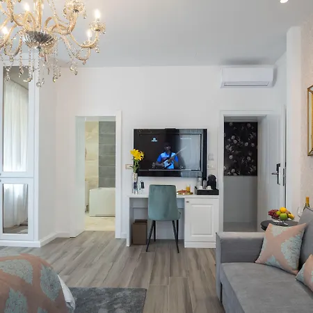 Elixir Luxury Πανσιόν